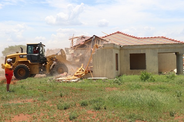 LNM DEMOLISH STRUCTURES ON ILLEGALLY OCCUPIED MUNICIPAL LAND ON THE REMAINDER OF FARM VOORSPOED